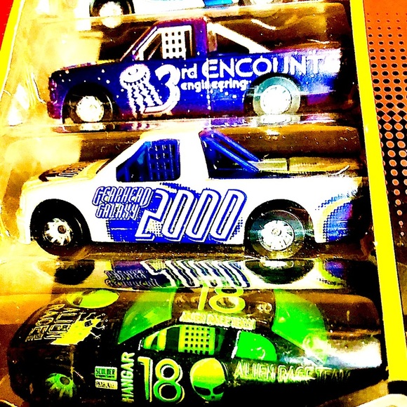 Hot Wheels Vintage Die-cast Fire Fighter & Racing Street Wheels Sets - Picture 6 of 14